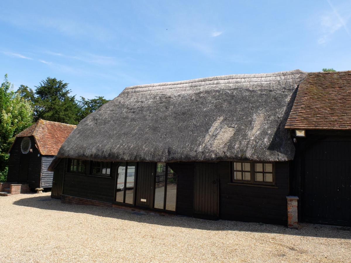 The Thatched Barn Villa Тейм Екстериор снимка